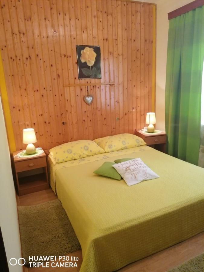 Apartmani Zute Račišće Εξωτερικό φωτογραφία